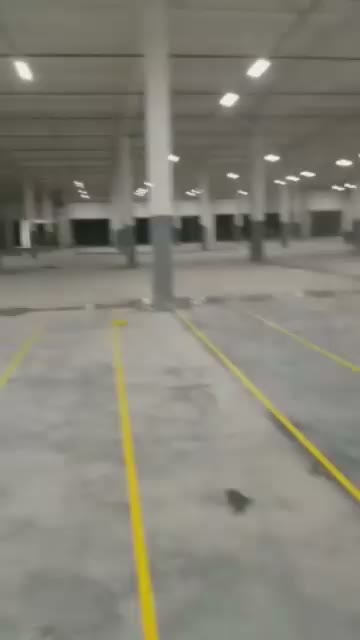 Готовый пол склада с разметкой